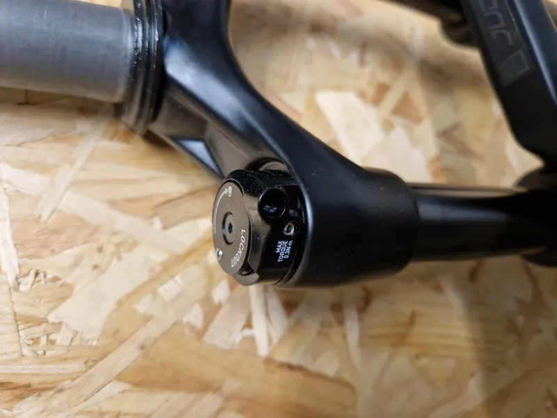 Rockshox Fork Judy Silver Tk - Remote 29 9qr Alum Str 1 1/8 51offset Solo Air-1