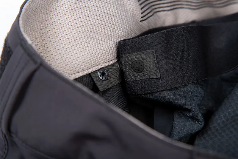 Endura Women's MT500 Spray Baggy Trousers II in Black-2