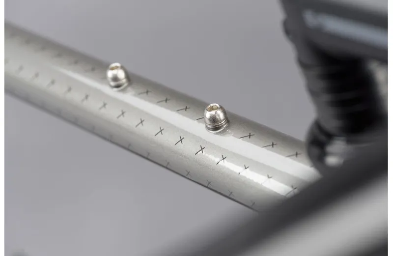 2023 Genesis Croix De Fer 20 Steel Flat Bar Gravel Bike - Silver-4