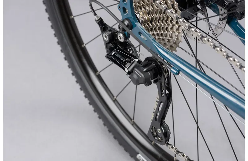 2021 Genesis Croix De Fer 20 Steel Gravel Bike in Blue-10