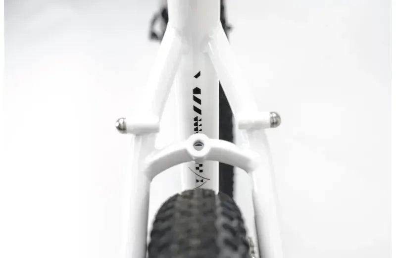 Genesis Croix De Fer 10 Gravel Bike in White-12