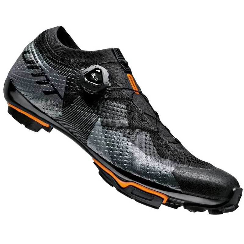 DMT KM1 Black MTB Shoes in Black