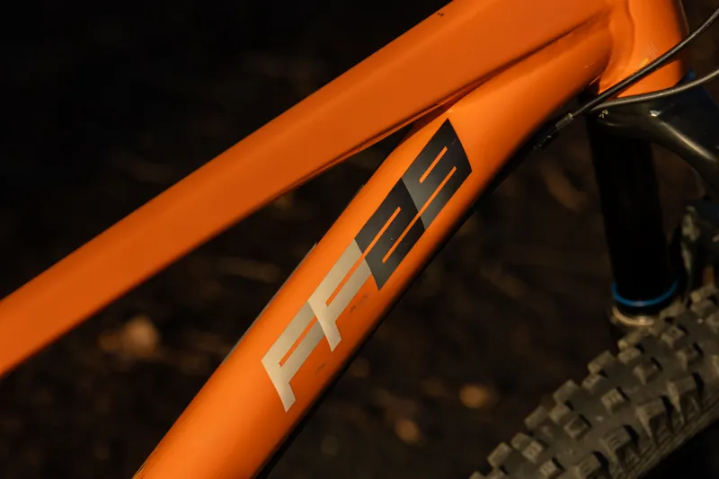 Ex-Hire Hardtail Mountain Bike - Kinesis FF29 Orange -3