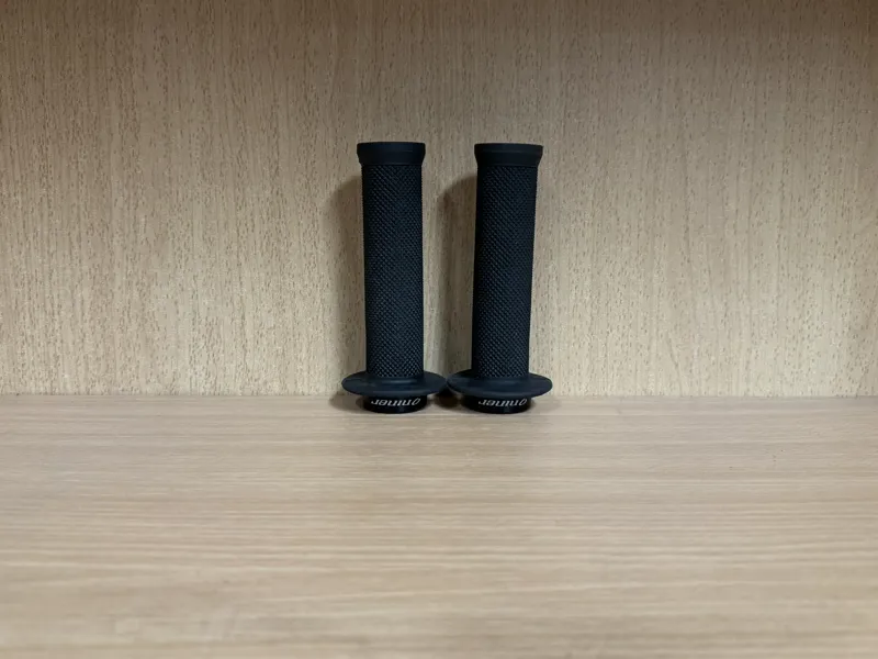 Niner Lock-On Flange MTB Grips-2