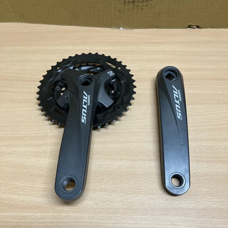 Shimano Altus FC-M2000 9-Speed Chainset 40/30/22T 170mm Grey