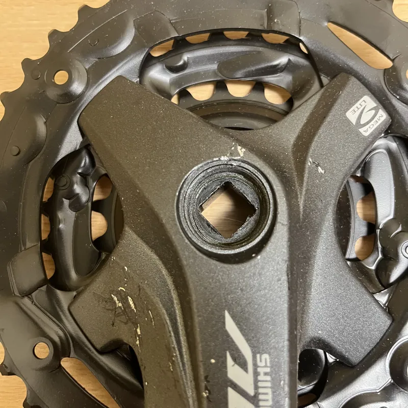 Shimano Altus FC-M2000 9-Speed Chainset 40/30/22T 170mm Grey-1
