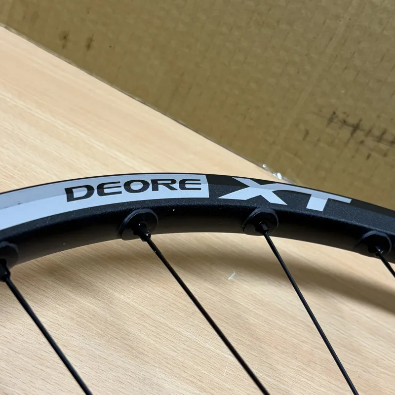 Shimano Deore XT 26 Inch MTB Front Wheel 15x100 Thru Axle CL Disc 24H-2