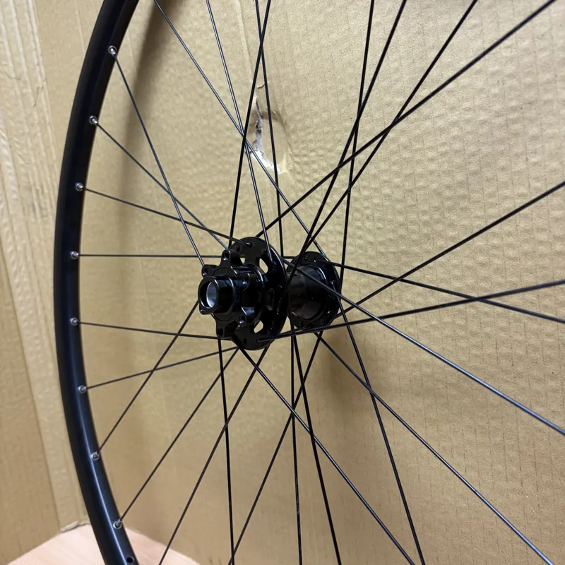 700c Road Front Wheel 100x15 Thru Axle 6-Bolt Disc 28H 18mm IR-2